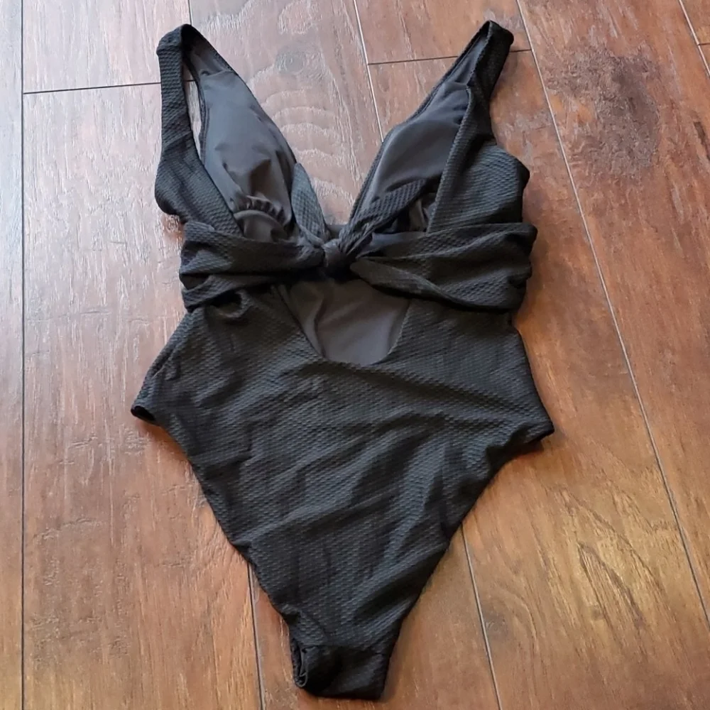 NWOT Chelsea28 Belted Textured  1 piece swim
